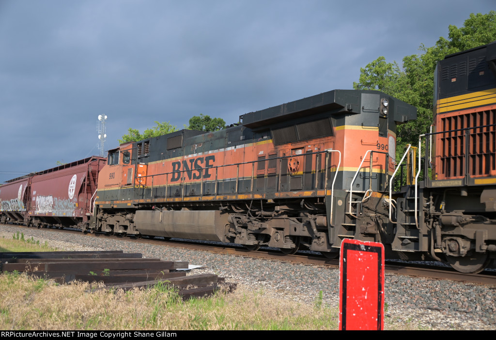 BNSF 990 Roster shot